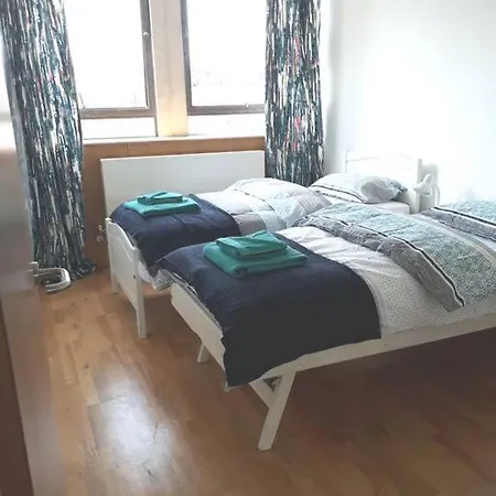 Trendy, Urban Open Plan Apartment