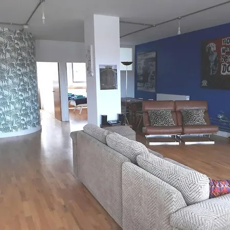 Trendy, Urban Open Plan Apartment